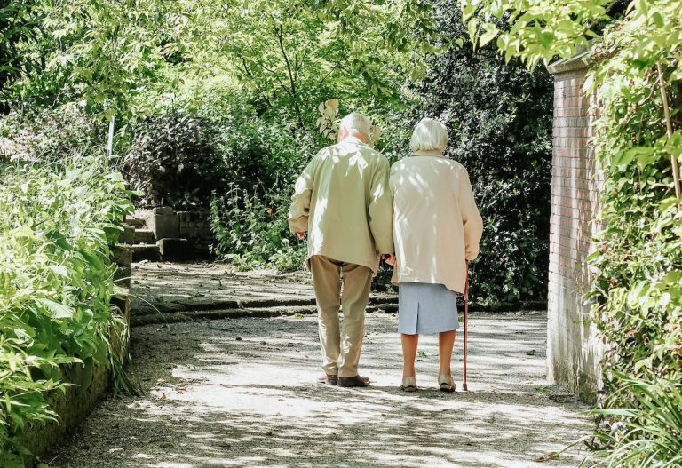 guzz-elderly-couple-PpZasS086os-unsplash.jpg